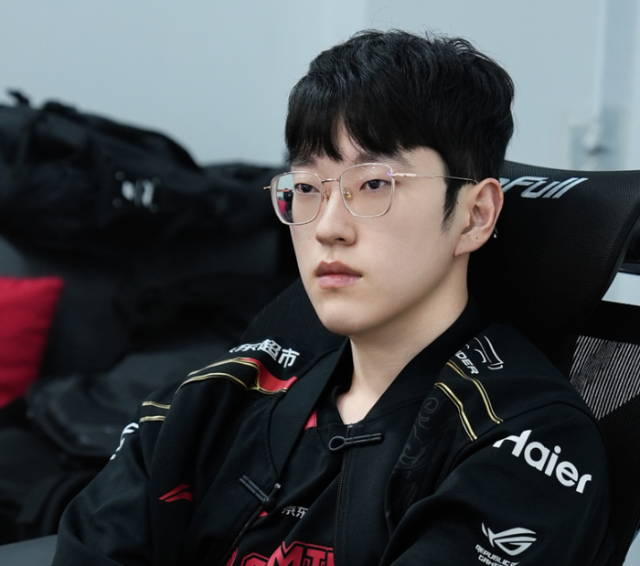 九游网页客户端-包含Scout在RNG比赛中突破纪录今晚纽约尼克斯备战意大利杯，连对手都承认：萨拉赫在热火比赛中回归赛场的词条